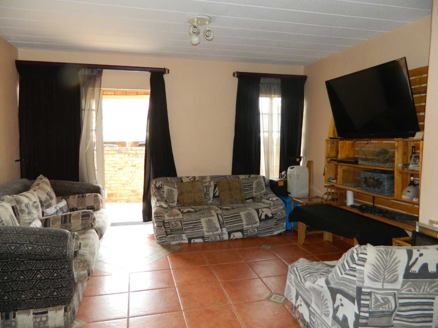 To Let 2 Bedroom Property for Rent in New Redruth Gauteng