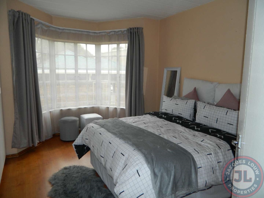 To Let 2 Bedroom Property for Rent in New Redruth Gauteng