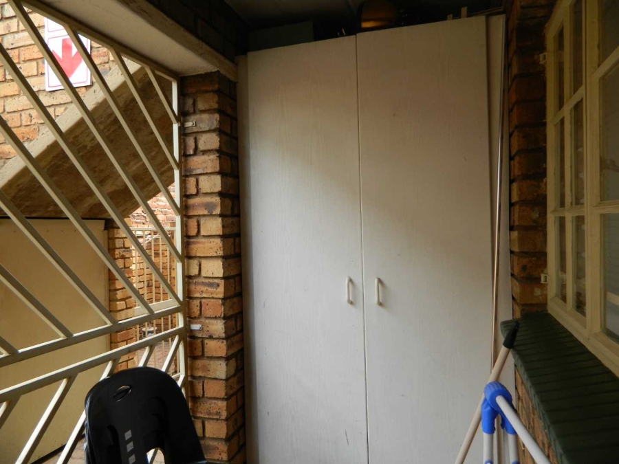 To Let 2 Bedroom Property for Rent in New Redruth Gauteng