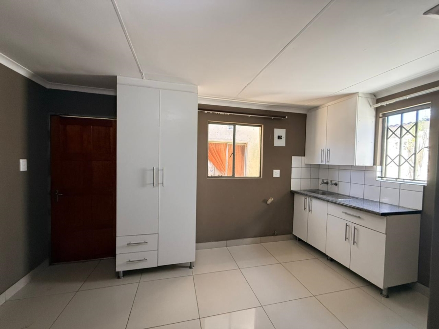 1 Bedroom Property for Sale in Roodepoort Gauteng