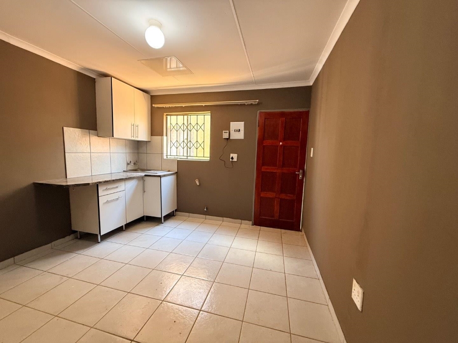 To Let 1 Bedroom Property for Rent in Roodepoort Gauteng