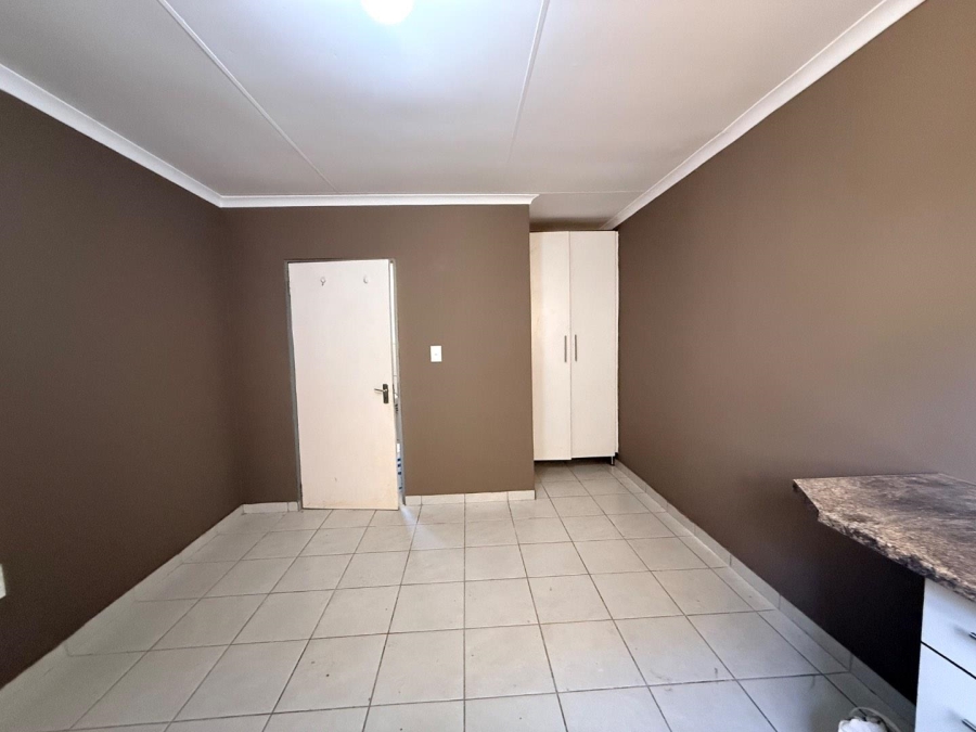To Let 1 Bedroom Property for Rent in Roodepoort Gauteng