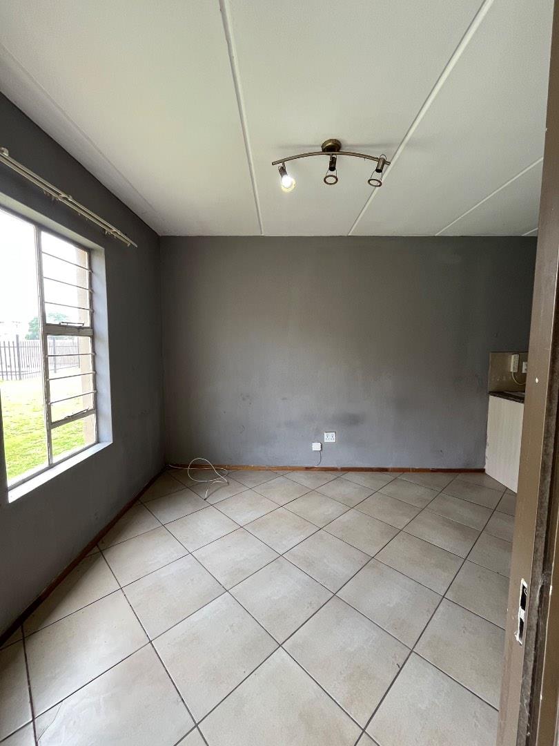 2 Bedroom Property for Sale in Albertsdal Gauteng