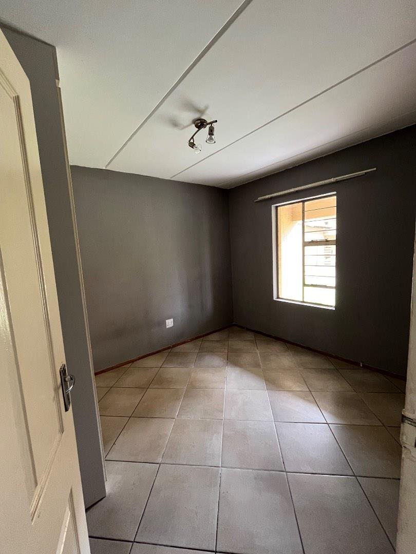 2 Bedroom Property for Sale in Albertsdal Gauteng