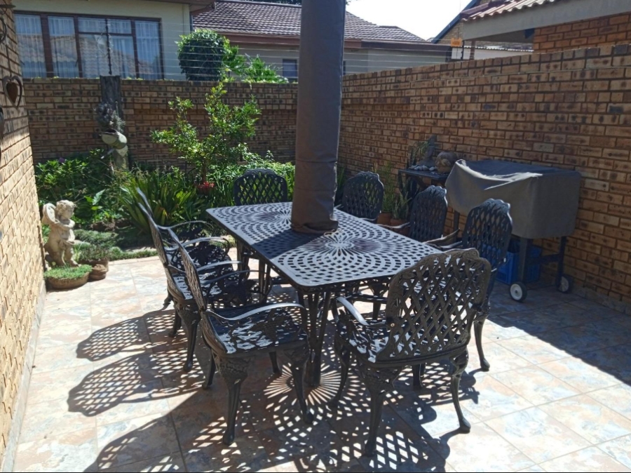 3 Bedroom Property for Sale in New Redruth Gauteng
