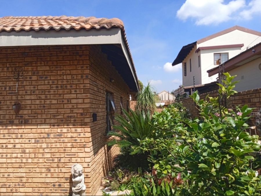 3 Bedroom Property for Sale in New Redruth Gauteng