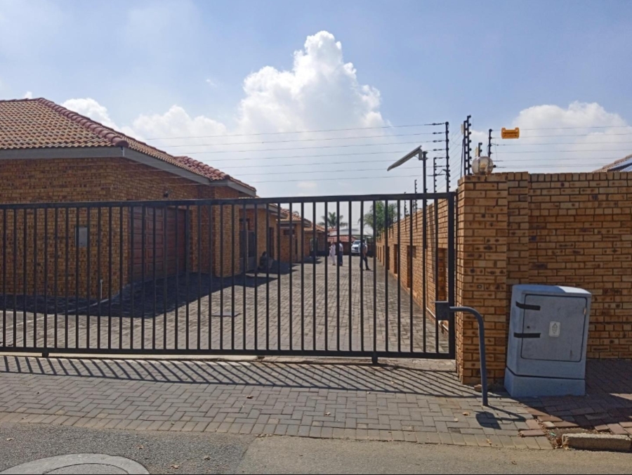 3 Bedroom Property for Sale in New Redruth Gauteng
