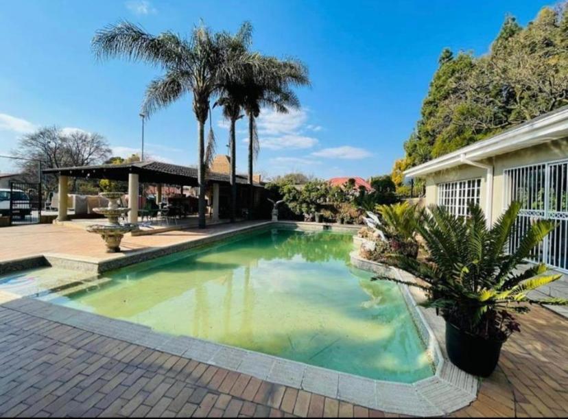 5 Bedroom Property for Sale in Lambton Gauteng