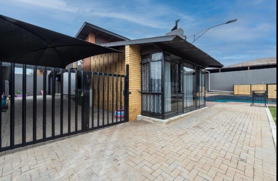 3 Bedroom Property for Sale in South Crest Gauteng