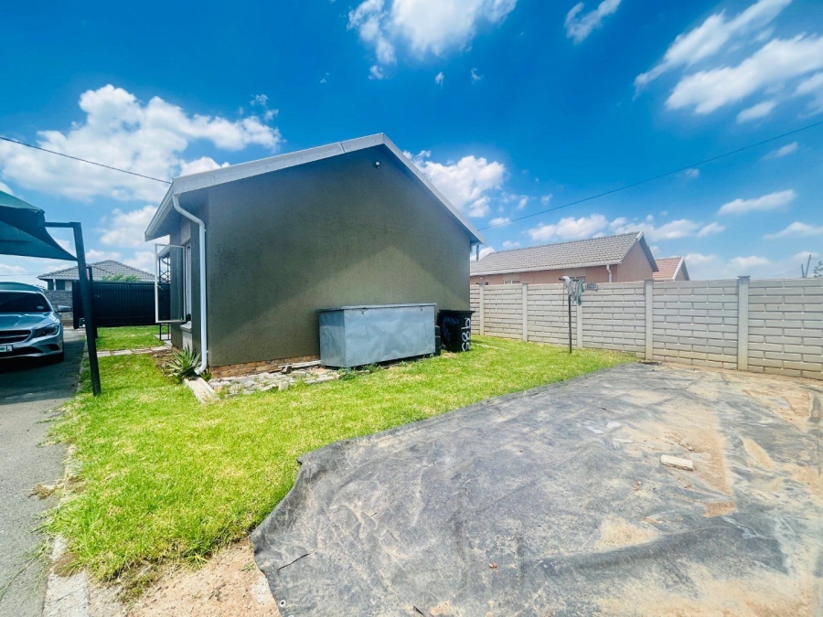 2 Bedroom Property for Sale in Savanna City Gauteng