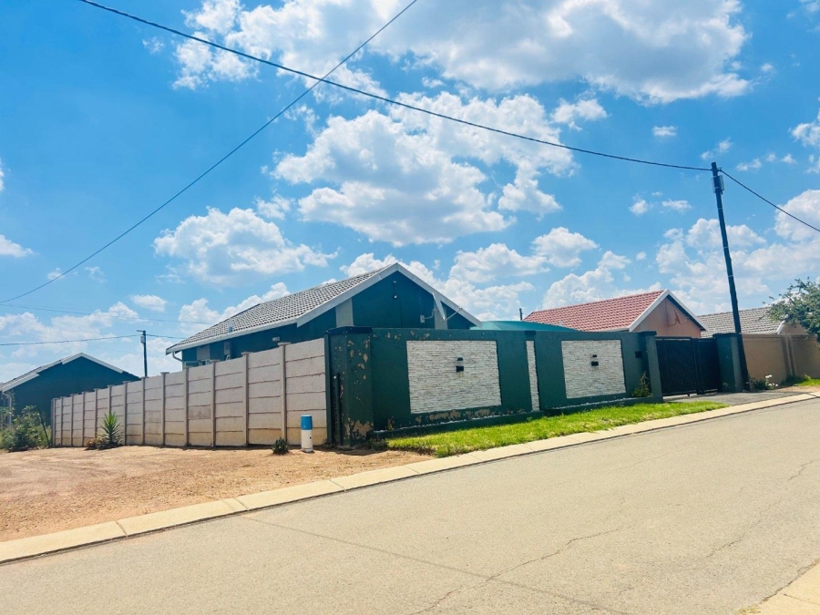 2 Bedroom Property for Sale in Savanna City Gauteng