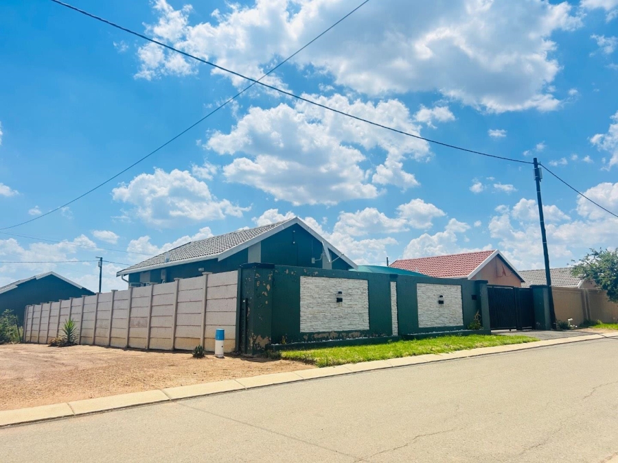 2 Bedroom Property for Sale in Savanna City Gauteng