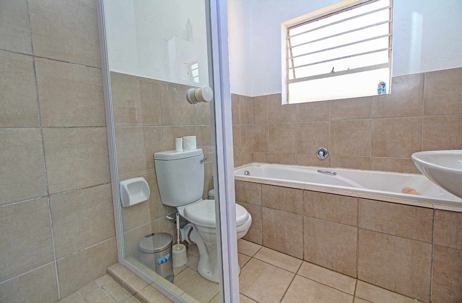 3 Bedroom Property for Sale in Wilgeheuwel Gauteng