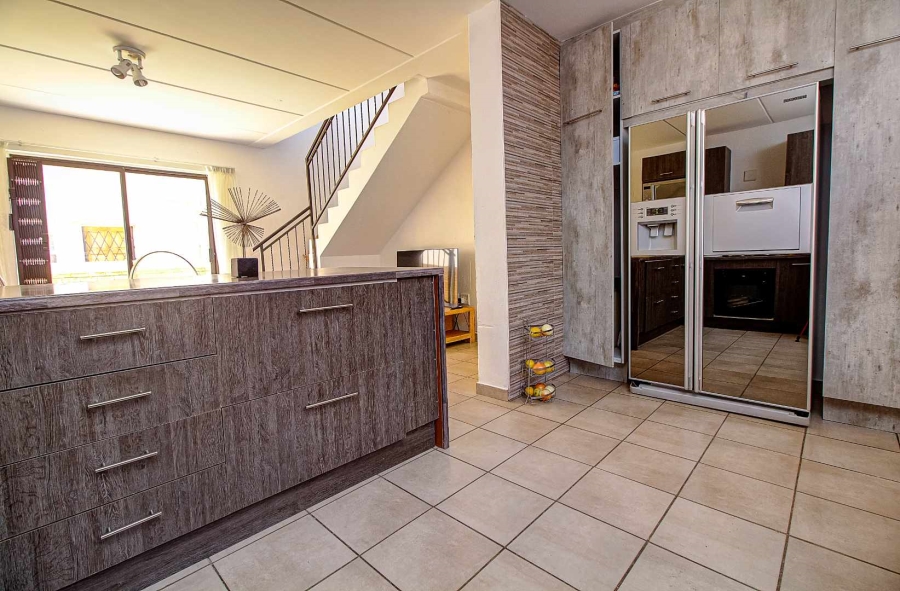 3 Bedroom Property for Sale in Wilgeheuwel Gauteng