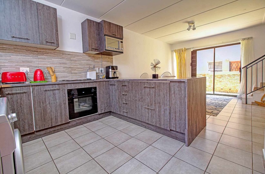 3 Bedroom Property for Sale in Wilgeheuwel Gauteng