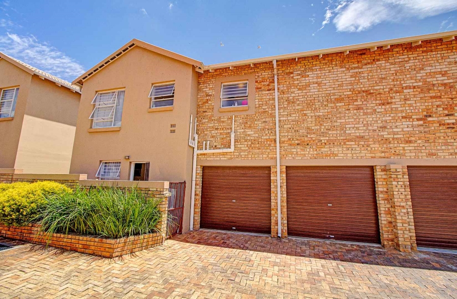 3 Bedroom Property for Sale in Wilgeheuwel Gauteng
