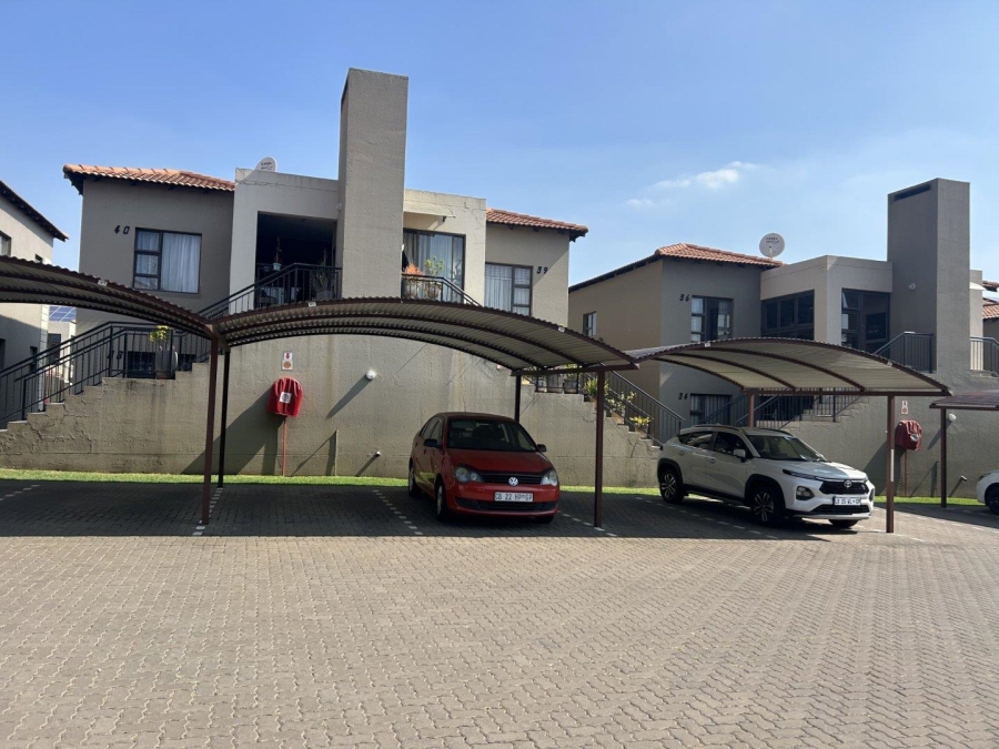 2 Bedroom Property for Sale in Goedeburg Gauteng