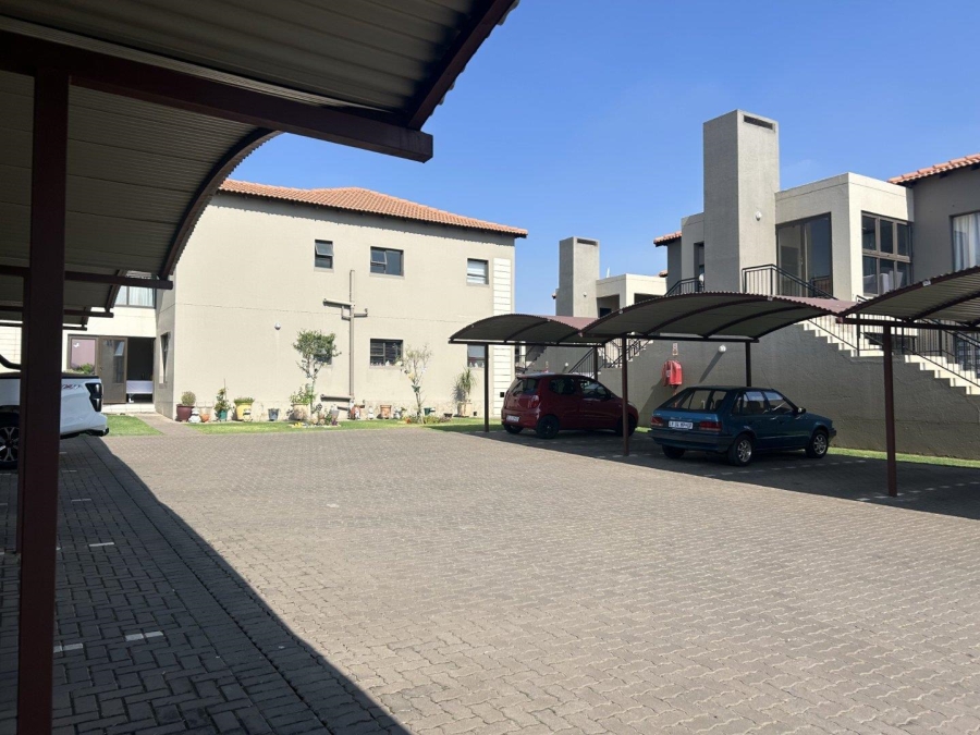 2 Bedroom Property for Sale in Goedeburg Gauteng
