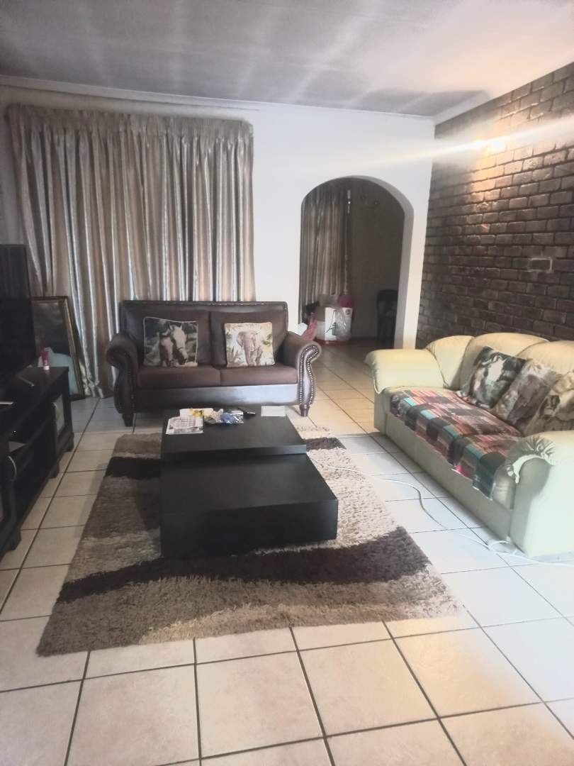 3 Bedroom Property for Sale in Dawn Park Gauteng