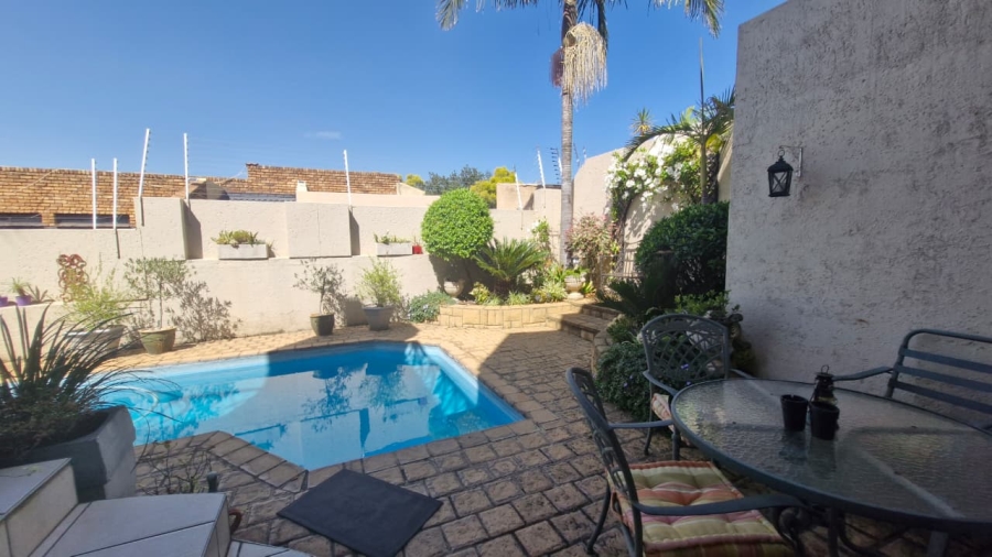 4 Bedroom Property for Sale in Bassonia Gauteng