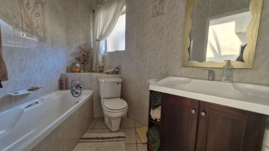 4 Bedroom Property for Sale in Bassonia Gauteng