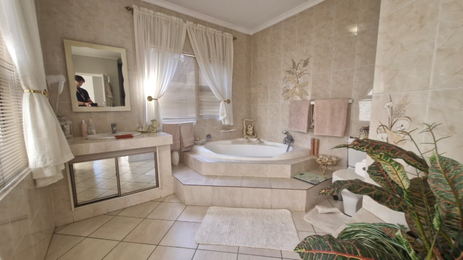 4 Bedroom Property for Sale in Bassonia Gauteng