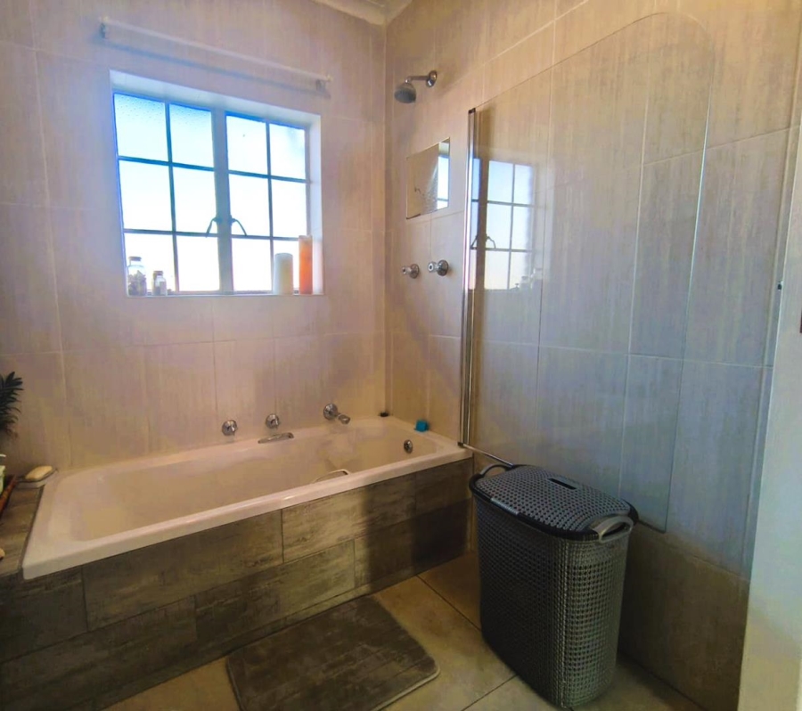 3 Bedroom Property for Sale in Brackenhurst Gauteng