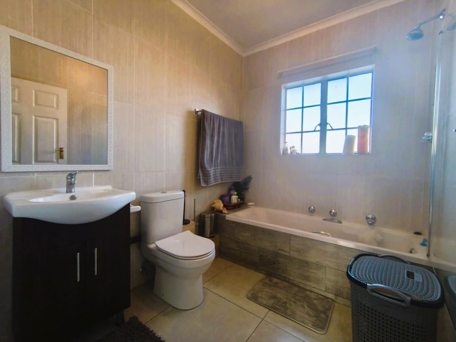 3 Bedroom Property for Sale in Brackenhurst Gauteng