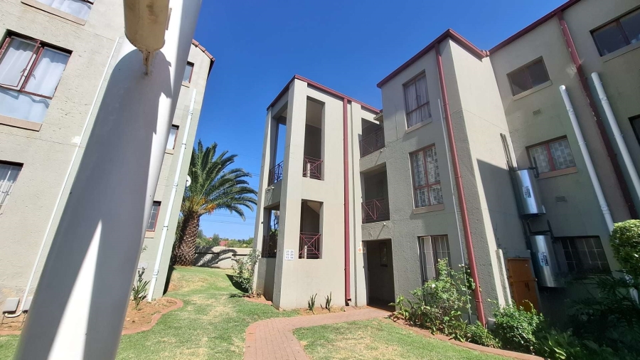To Let 3 Bedroom Property for Rent in Randhart Gauteng
