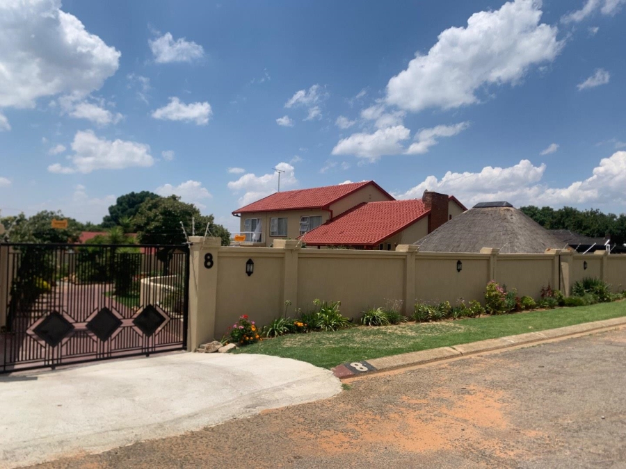 4 Bedroom Property for Sale in Glenanda Gauteng