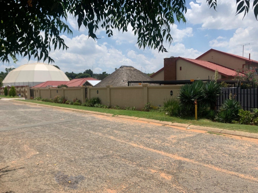 4 Bedroom Property for Sale in Glenanda Gauteng