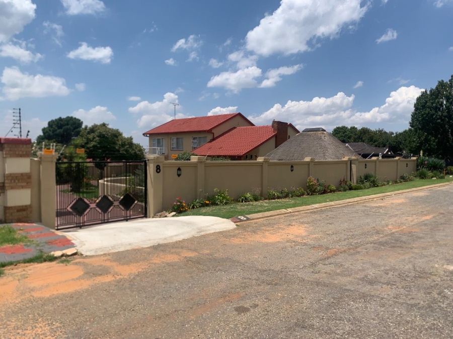 4 Bedroom Property for Sale in Glenanda Gauteng