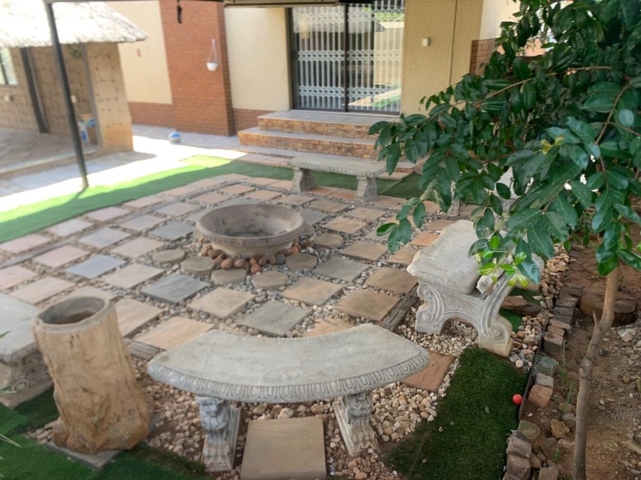 4 Bedroom Property for Sale in Glenanda Gauteng