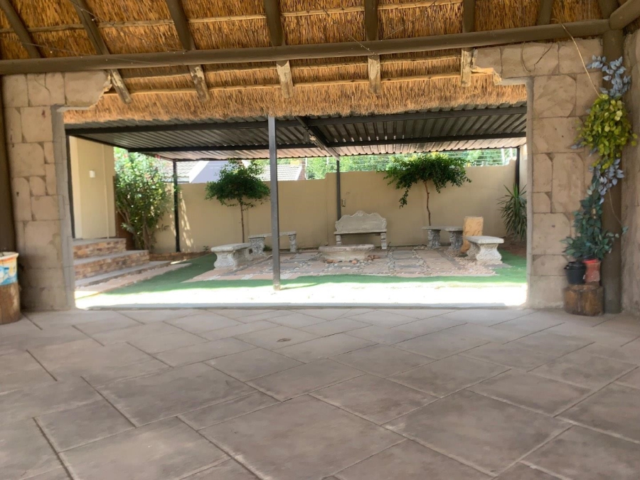 4 Bedroom Property for Sale in Glenanda Gauteng