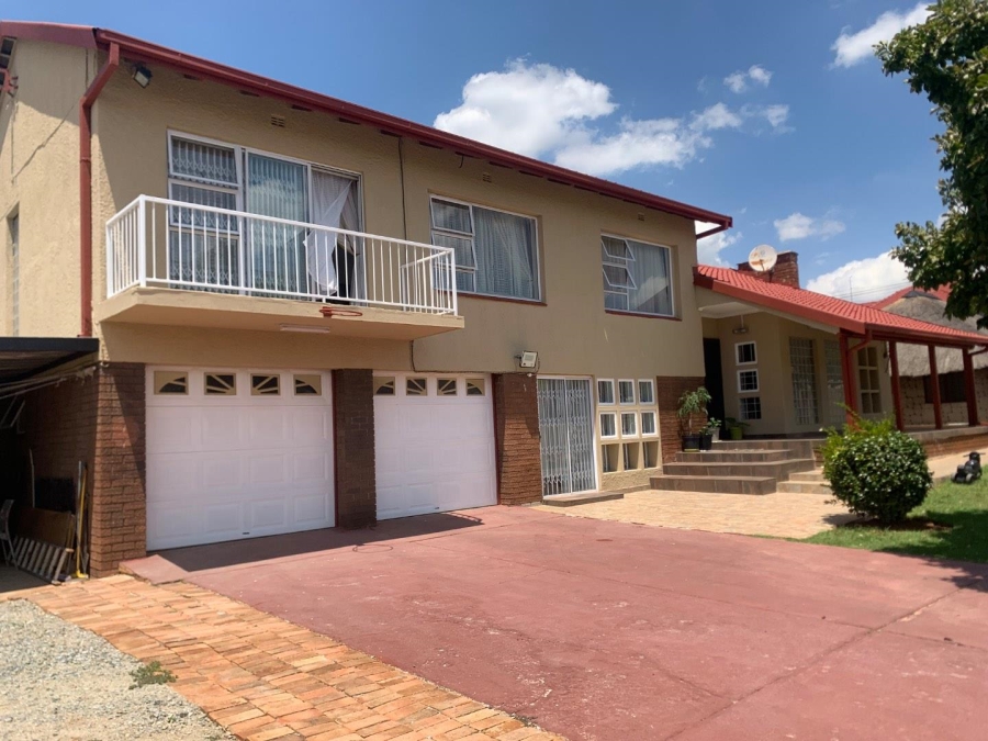 4 Bedroom Property for Sale in Glenanda Gauteng