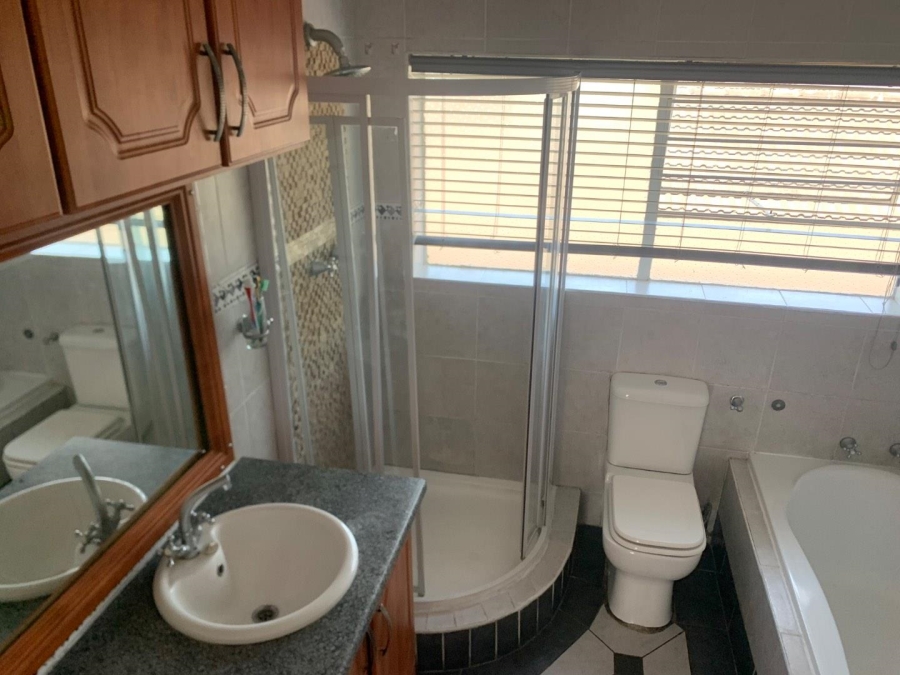 4 Bedroom Property for Sale in Glenanda Gauteng
