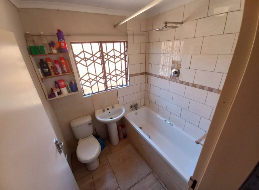 2 Bedroom Property for Sale in Soshanguve VV Gauteng