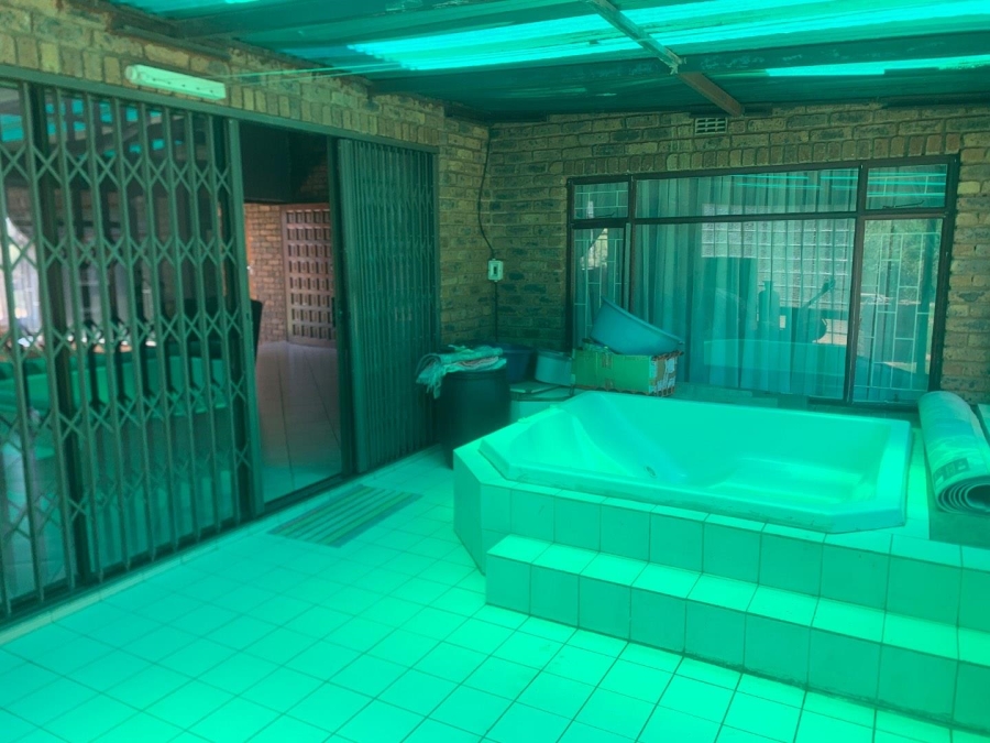 5 Bedroom Property for Sale in Naturena Gauteng