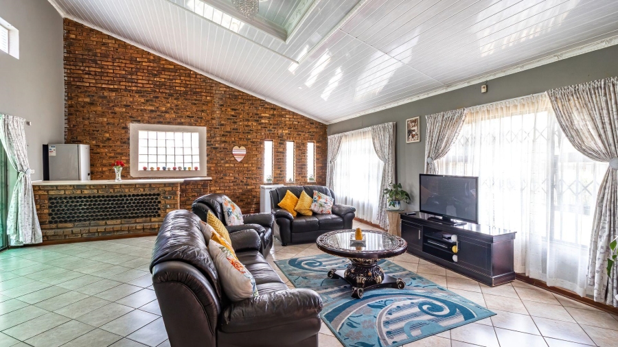5 Bedroom Property for Sale in Naturena Gauteng