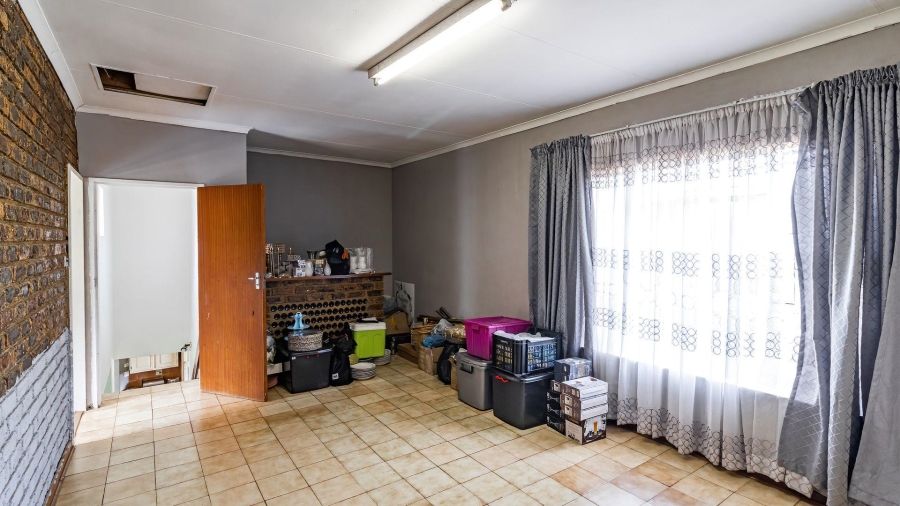 5 Bedroom Property for Sale in Naturena Gauteng