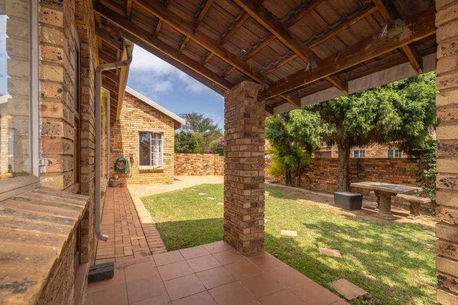 4 Bedroom Property for Sale in Radiokop Gauteng