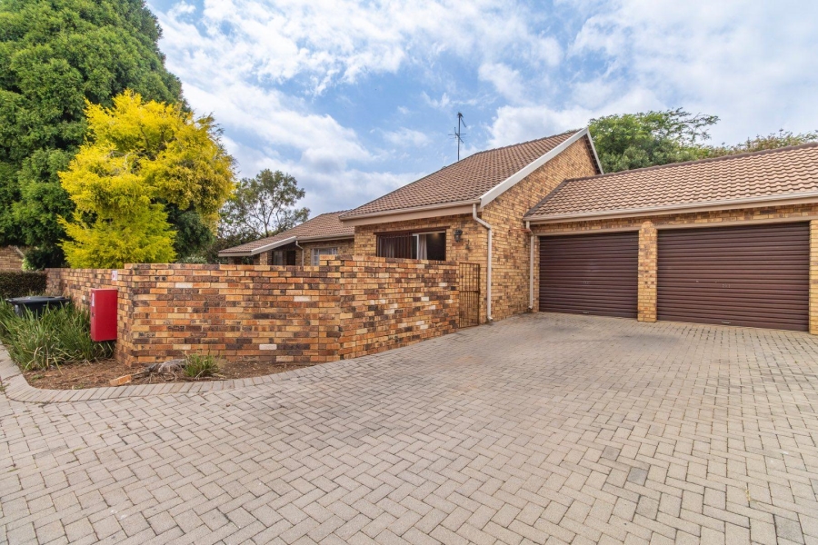 4 Bedroom Property for Sale in Radiokop Gauteng