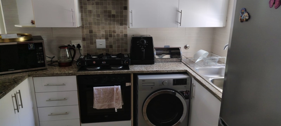 To Let 2 Bedroom Property for Rent in Sandown Gauteng