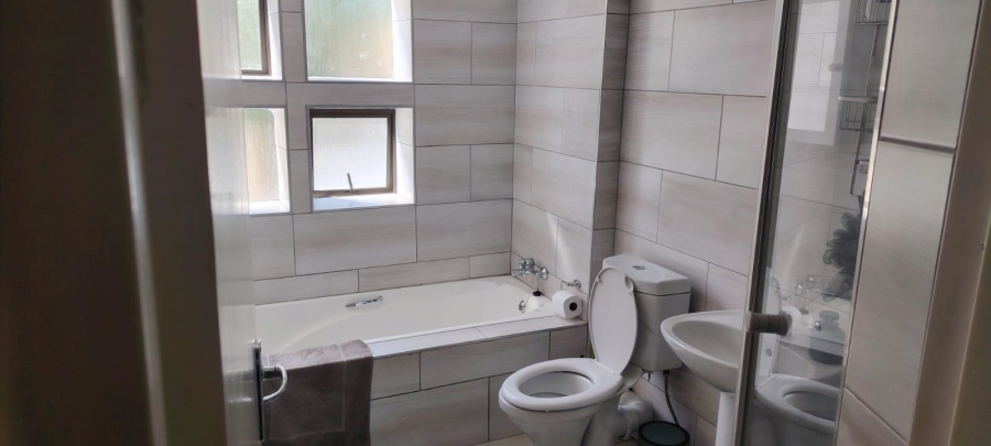 To Let 2 Bedroom Property for Rent in Sandown Gauteng