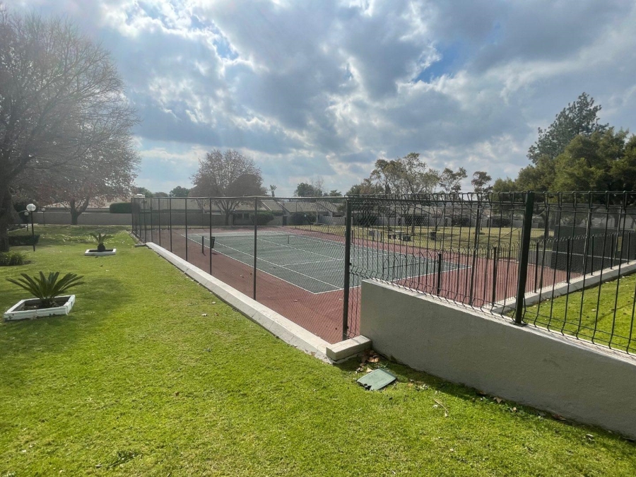2 Bedroom Property for Sale in Lonehill Gauteng