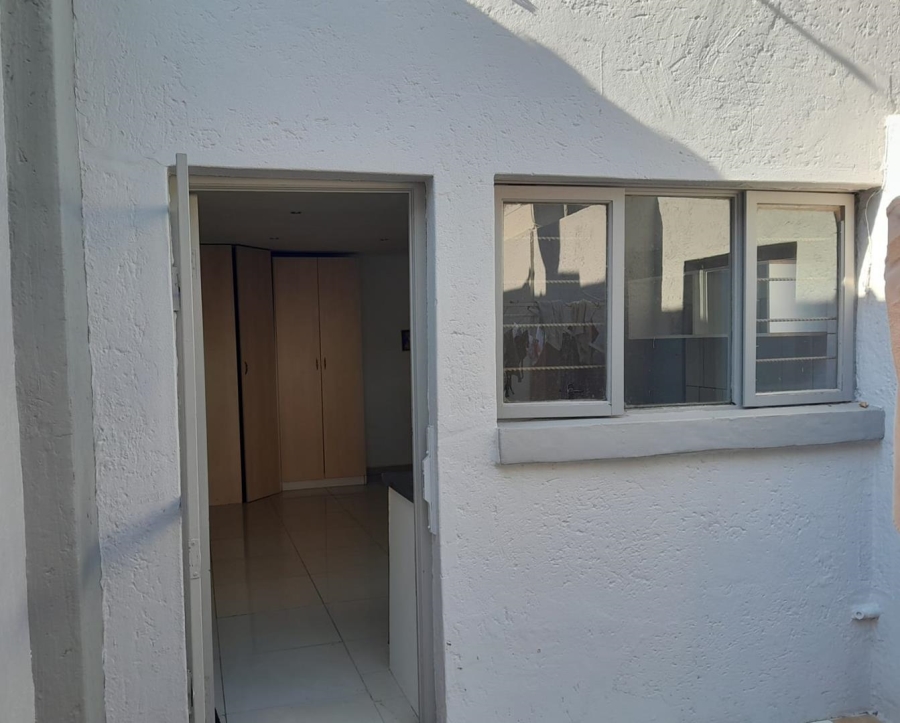 1 Bedroom Property for Sale in Norwood Gauteng