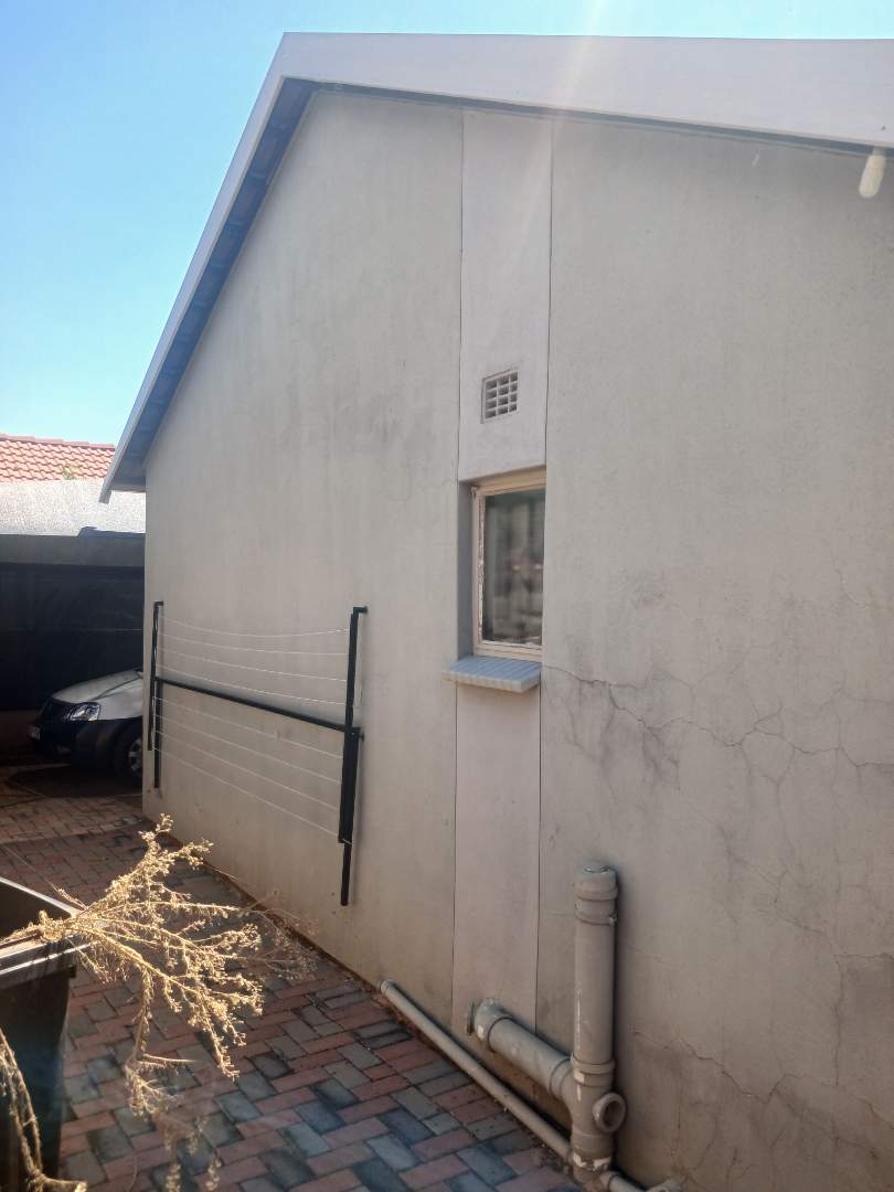 3 Bedroom Property for Sale in Rosslyn Gauteng