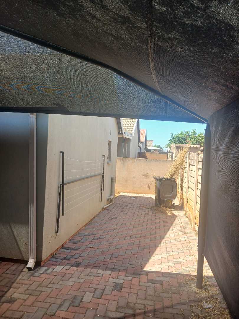 3 Bedroom Property for Sale in Rosslyn Gauteng