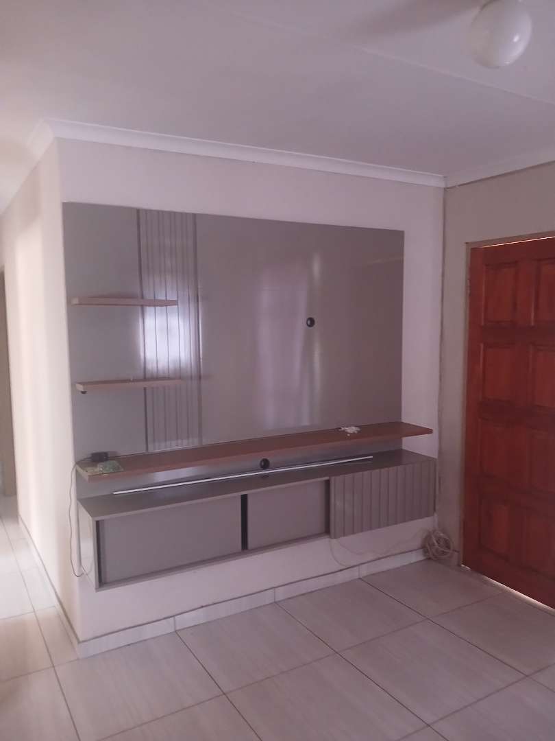 3 Bedroom Property for Sale in Rosslyn Gauteng