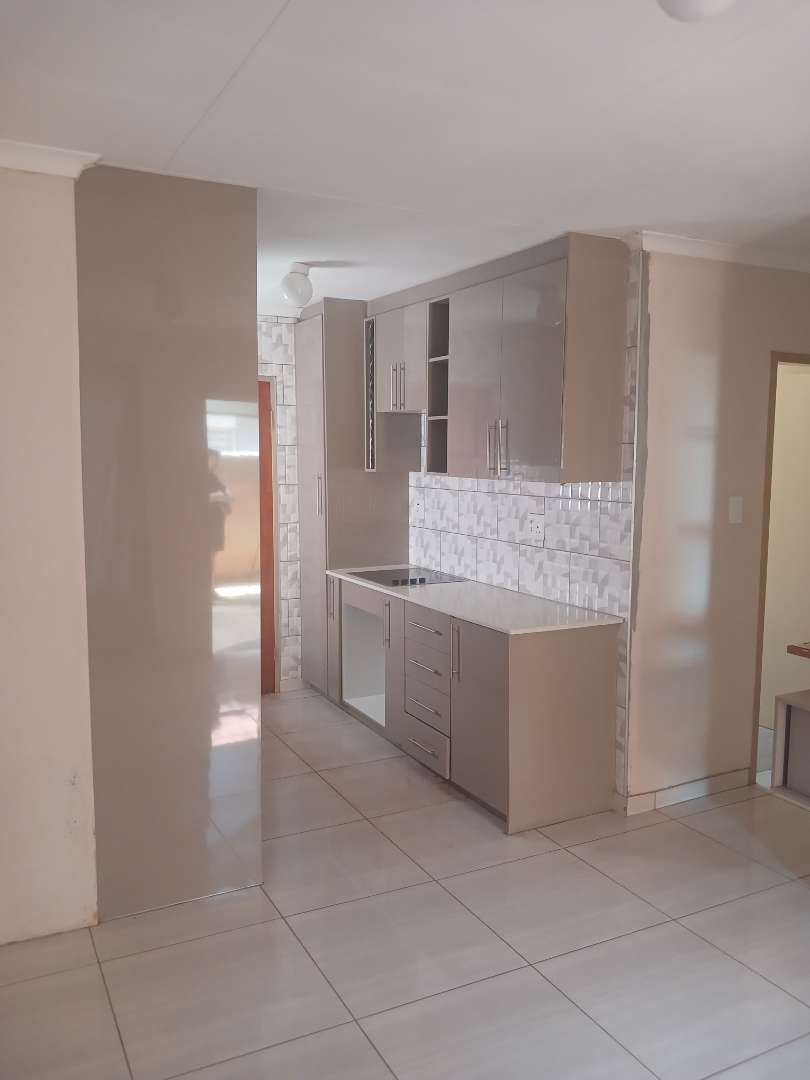 3 Bedroom Property for Sale in Rosslyn Gauteng